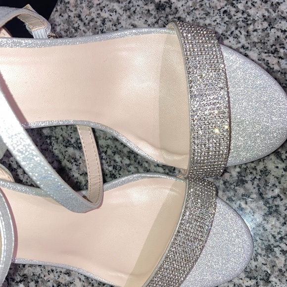 Halston High Heel Dressy Sandals bling with Open Toe , adjustable strap Size 8.5 - Picture 8 of 8